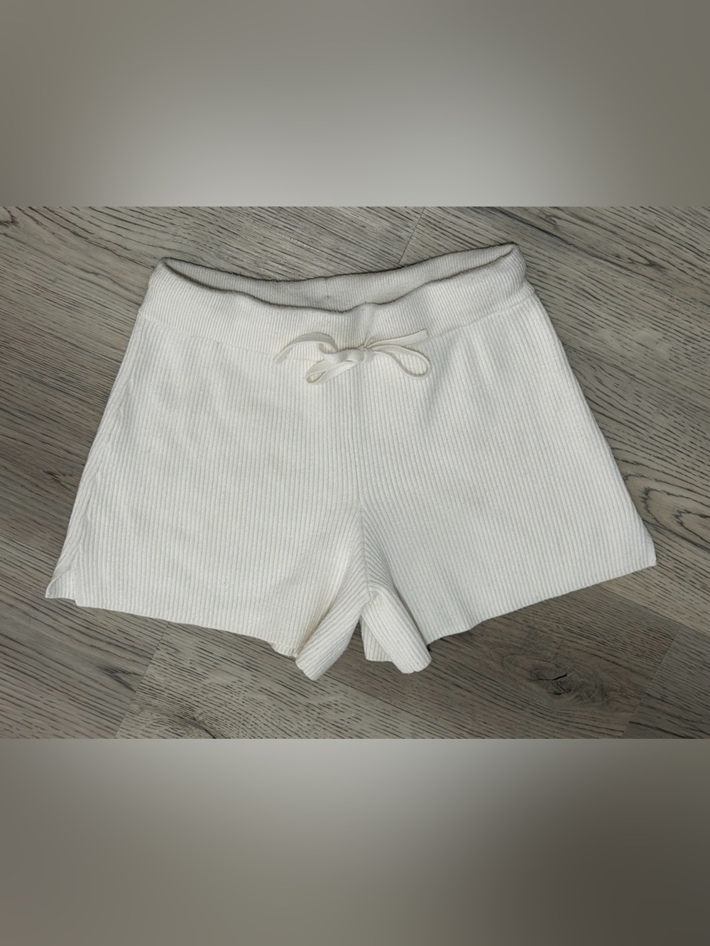 NEW Abercrombie & Fitch Cream Comfy Knit Shorts With Side Slit Size Small - Picture 2 of 6